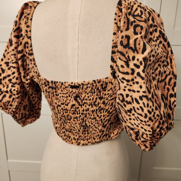 Billabong Animal print Puffy Sleeve square neck crop shirt size Medium - Picture 5 of 6
